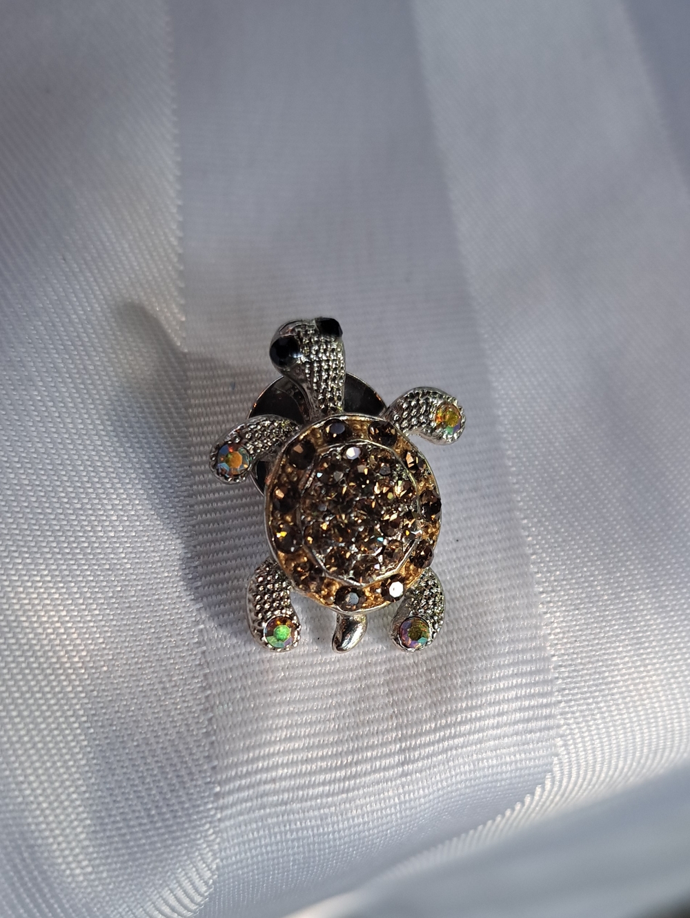 Sparkling Turtle Brooch in Gold and Iridescent Accents